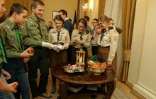 Фото 6: Пластуни передали місту Вифлеємський вогонь миру