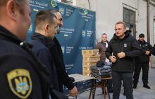 Фото 4: Львівським інспекторам з паркування передали 30 комплектів спецодягу