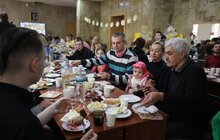 Фото 18: У Львові у прихистках для переселенців провели спільні великодні сніданки