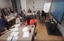 Фото 1: Переселенка після безкоштовного навчання шиє весільні плаття для українського бренду (фото/відео)