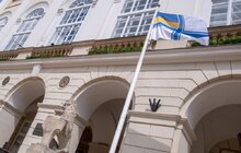 Фото 7: Біля львівської Ратуші на флагштоку вивісили прапор військово-морських сил