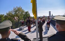 Фото 6: На Меморіалі Героїв Небесної Сотні курсанти Ліцею Героїв Крут урочисто підняли національний стяг