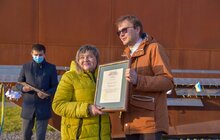 Фото 12: На Меморіалі Героїв Небесної сотні підняли синьо-жовтий стяг та привітали волонтерів з їхнім днем