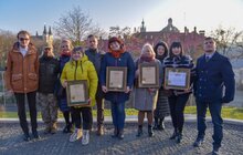 Фото 15: На Меморіалі Героїв Небесної сотні підняли синьо-жовтий стяг та привітали волонтерів з їхнім днем