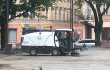 Фото 10: «До прибирання міста було задіяно сьогодні 1694 працівники комунальних підприємств і 72 одиниці техніки», - І. Маруняк