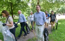 Фото 4: Львів’яни та шведи провели екодень та плоггінг у парку