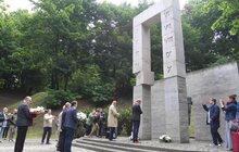 Фото 4: На Вулецьких пагорбах вшанували пам’ять професорів, розстріляних у липні 1941 року