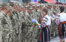 Фото 13: Сьогодні у Львові військовослужбовці 80-тої окремої десантно-штурмової бригади пройшли урочистою ходою з нагоди повернення з району виконання завдань під час операції Об’єднаних сил