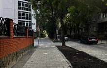 Фото 4: Більше комфорту, доступності та зелені, без сходинок і калюж: у Львові оновили тротуар на вул. Івасюка
