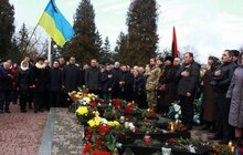 Фото 14: Львів’яни вшанували Героїв Небесної Сотні на Личаківському кладовищі