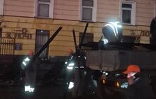 Фото 3: Львівські двірники прибирали місто після російських прильотів до 01:00 год