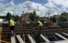 Фото 5: Шляхопровід на Рясне: зі сторони вул. Ковча вже облаштували шпунтову огорожу