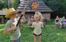 Фото 2: Народні звичаї, гончарство і взаємодія з тваринами: школярів кличуть на щотижневі музейні зустрічі у Львівському скансені