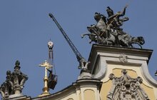 Фото 5: Історичний хрест із собору Святого Юра повернуть на купол до Покрови