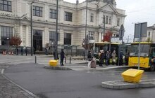 Фото 1: На вулицях Львова встановлюють ємності для піскосуміші, щоб оперативно реагувати на ожеледицю