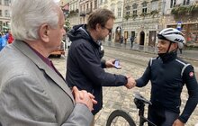 Фото 4: Ярема Венгринович стартував з пл. Ринок до Тернополя задля дітей, чиї батьки загинули в АТО 