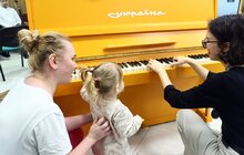 Фото 4: Для маленьких пацієнтів львівської лікарні зіграли концерт на легендарному піаніно «Україна» з Бахмута