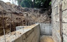 Фото 3: На вулиці Франка ремонтують 120-річну підпірну стінку зі сходами