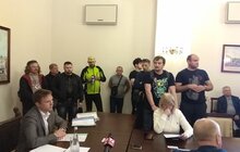 Фото 16: Активісти зірвали засідання виконавчого комітету ЛМР