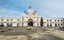 Фото 2: Ремонт пл. Двірцевої: заміну водогонів завершили, розпочали укладати плити під трамвайну колію
