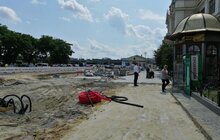 Фото 4: На пл. Двірцевій встановили делініатори