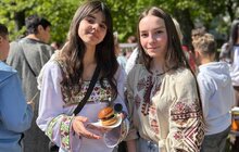 Фото 4: У Львові на шкільних ярмарках до Дня міста зібрали 7,8 млн грн для ЗСУ