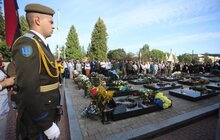 Фото 13: День Незалежності розпочався з молитви на Личаківському кладовищі