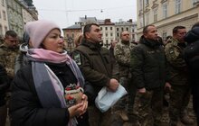 Фото 11: У Львові на площі Ринок освятили воду: упродовж дня охочі можуть прийти і набрати її з резервуара