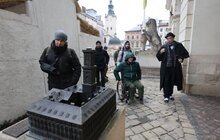 Фото 14: У Львові запустили безкоштовні екскурсії для військових, що лікуються у місті (відео)