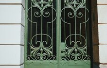 Фото 3: Реставратори відновили розкішну браму на вулиці Вітовського
