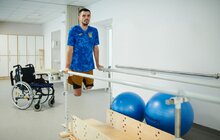 Фото 7: Втратив на полі бою обидві ноги і дивом вижив: у центрі UNBROKEN лікують і готують до протезування 27-річного захисника