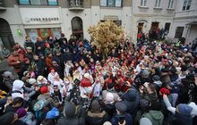 Фото 12: У переддень Різдва у Львові встановили Різдвяного Дідуха