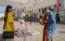 Фото 1: У Львові курсує екскурсійний трамвай, який допомагає збирати гроші на дитячу реабілітацію (відео)