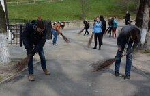 Фото 2: У Львові розпочали прибирання парків та весняну висадку дерев