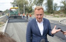 Фото 26: «Ми інвестуємо великі кошти, але ця дорога кардинально змінить ситуацію в мікрорайоні», — Андрій Садовий про капремонт вул. Пластової