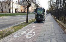Фото 3: На вулицях Львова працюють порохотяги і поливально-мийні машини