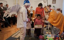 Фото 4: Святий Миколай прийшов і до дітей з кризового центру «Діти вулиці»