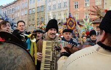 Фото 19: Звізду Миру та десятки інших різдвяних зірок пронесли Львовом учасники Ходи звіздарів