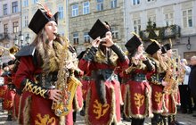 Фото 24: У центрі Львова урочисто заспівали Гімн України