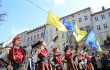 Фото 26: У центрі Львова урочисто заспівали Гімн України