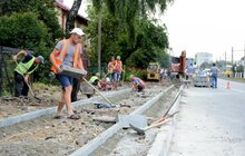 Фото 6: На вул. Княгині Ольги тривають роботи з будівництва велодоріжки