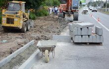 Фото 8: На вул. Княгині Ольги тривають роботи з будівництва велодоріжки