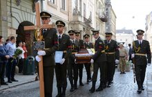 Фото 1: Сьогодні, 25 серпня, Львів попрощався з загиблим Героєм