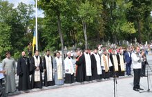 Фото 18: На Личаківському кладовищі замайорів синьо-жовтий прапор 