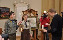 Фото 4: Львову урочисто передали Вифлеємський Вогонь Миру