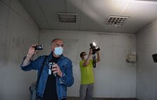 Фото 8: Після тривалого перешкоджання на роздоріжжі вул. Пасічної і вул. Медової Печери розпочали демонтаж незаконного МАФу