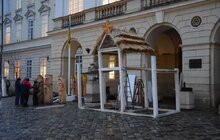 Фото 5: У Львові почали встановлювати різдвяну шопку