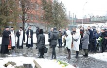 Фото 6: У Львові запаленням лампадок, покладанням квітів та молитвою вшанували жертв Голокосту