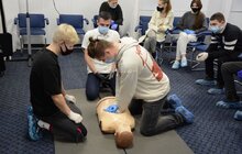 Фото 4: Львівські учні навчаються надавати домедичну допомогу у Львівській медичній академії