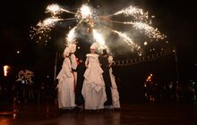 Фото 10: Відкриття Чемпіонату світу з шахів серед жінок завершила вулична вистава від театру «Воскресіння»